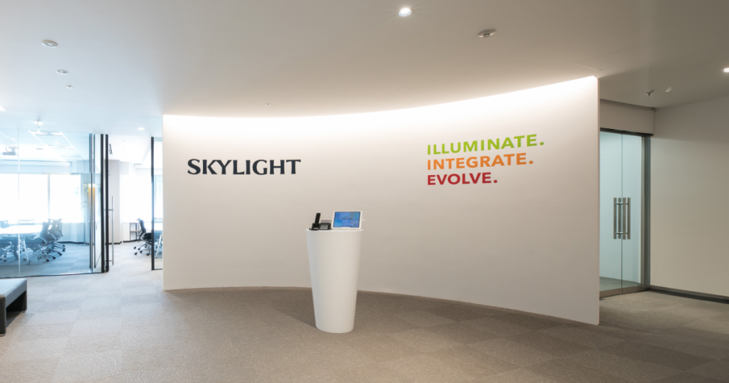 スカイライトコンサルティングの会社概要と事業領域・組織構造