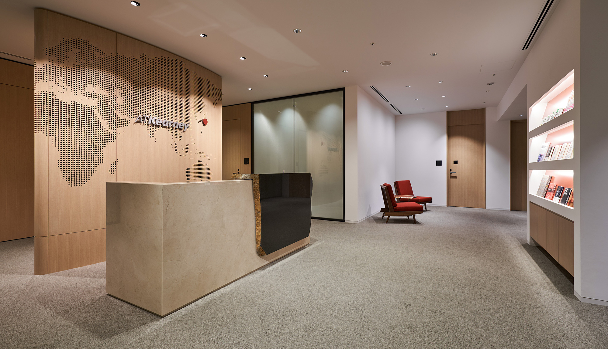 A.T. カーニーの会社概要と組織構造に関する図解